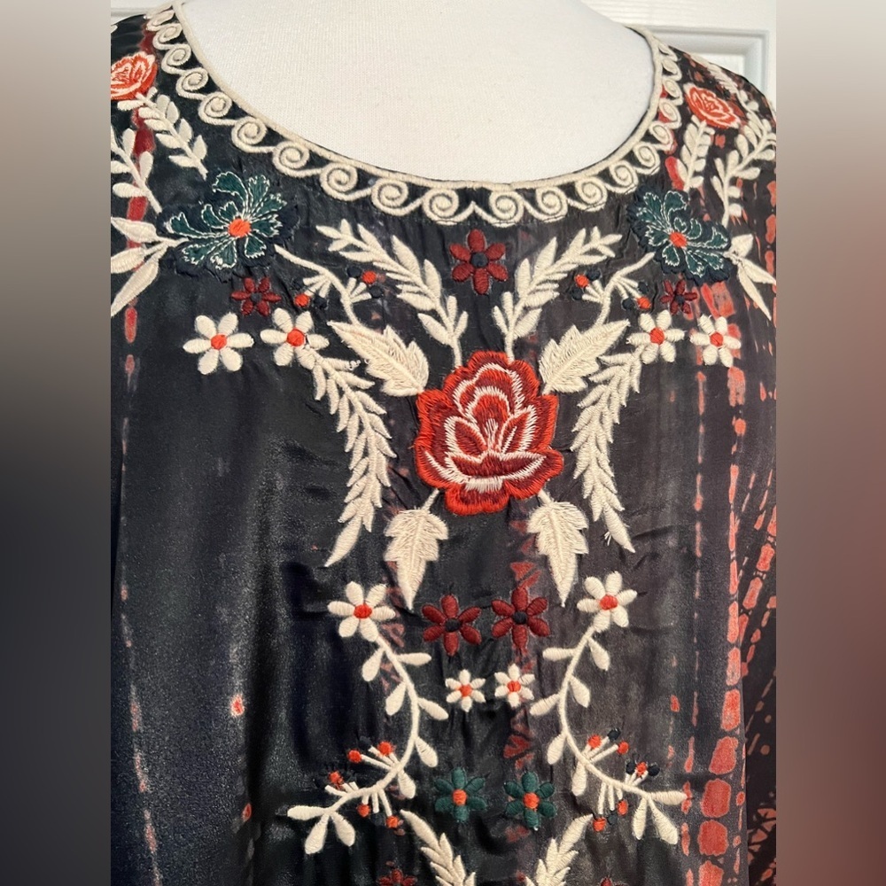 Caite and Kyla Brielle Polysilk Embroidered Blouse. Size Small- Oversized - Picture 2 of 11